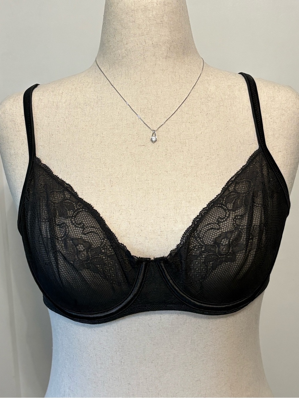 Vintage Y2K Victoria's Secret Black Lace Unlined Underwire Bra 36D